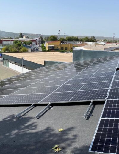 Instalación fotovoltaica en un tejado de vivienda