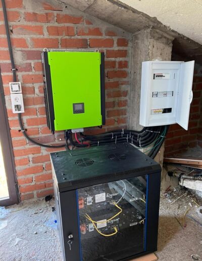 Transformador de energía solar en eléctrica situado en una vivienda